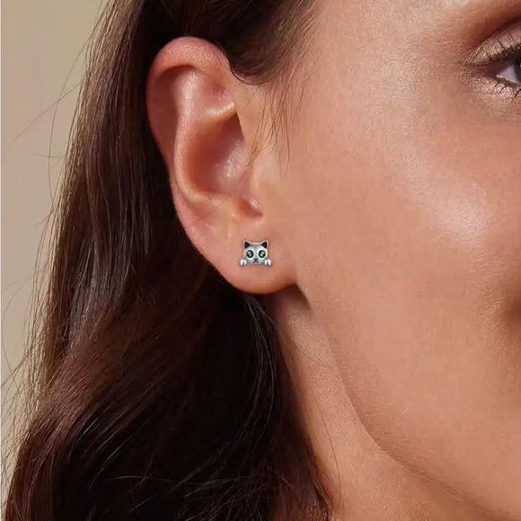 Sterling Silver Glow In The Dark Cat Stud Earrings - Picture 4 of 5